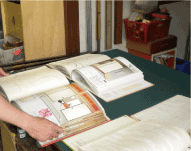 ふすま紙を選びます。